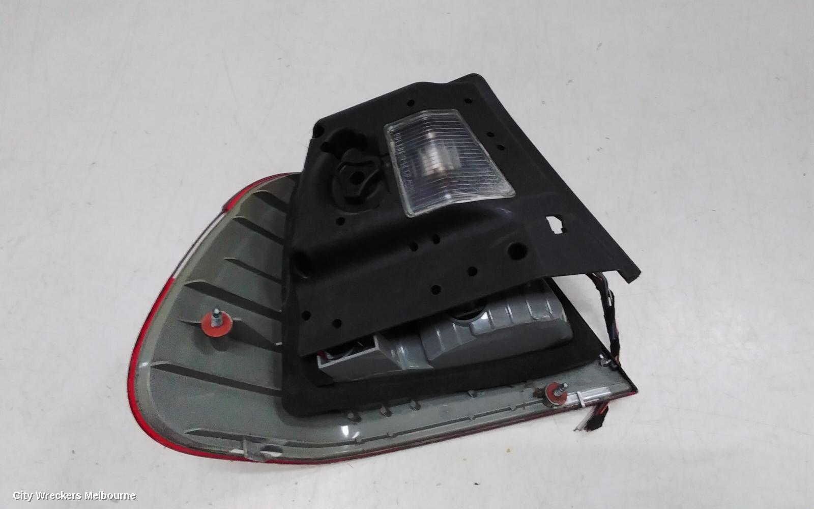 BMW 3 SERIES RIGHT TAILLIGHT, E46, SEDAN, CLEAR FLASHER TYPE, 10/2001 - 01/2005