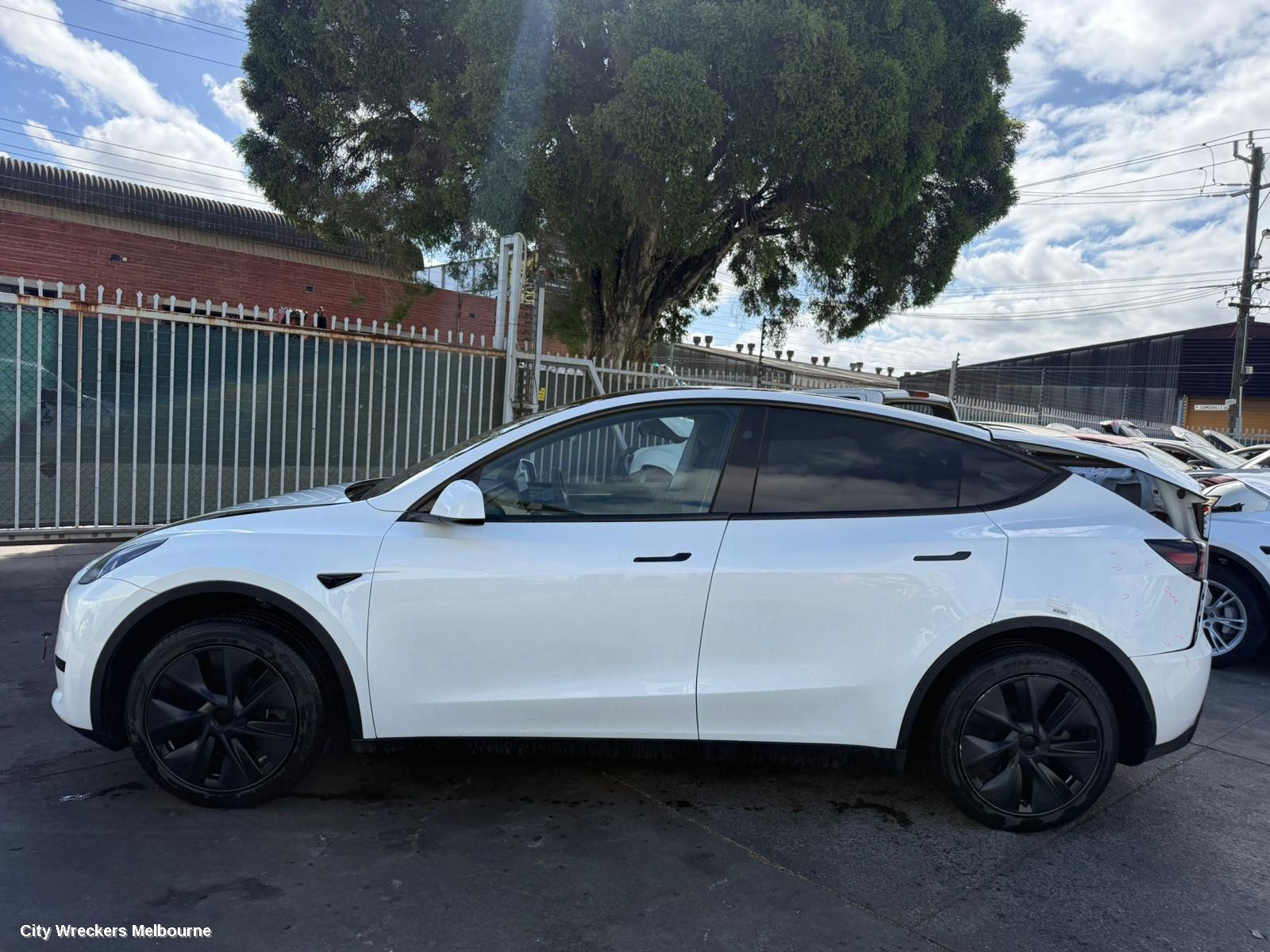 TESLA MODEL Y REVERSE CAMERA, 1ST GEN, REVERSE CAMERA (TAILGATE HANDLE MOUNTED), 03/2022 ONWARDS