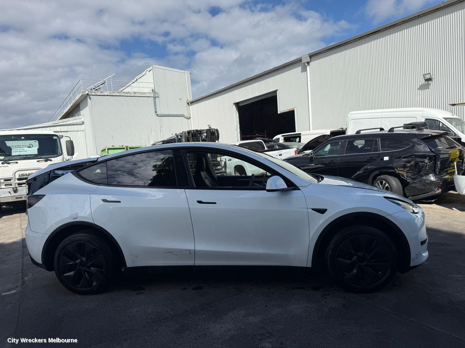 TESLA MODEL Y REVERSE CAMERA, 1ST GEN, REVERSE CAMERA (TAILGATE HANDLE MOUNTED), 03/2022 ONWARDS