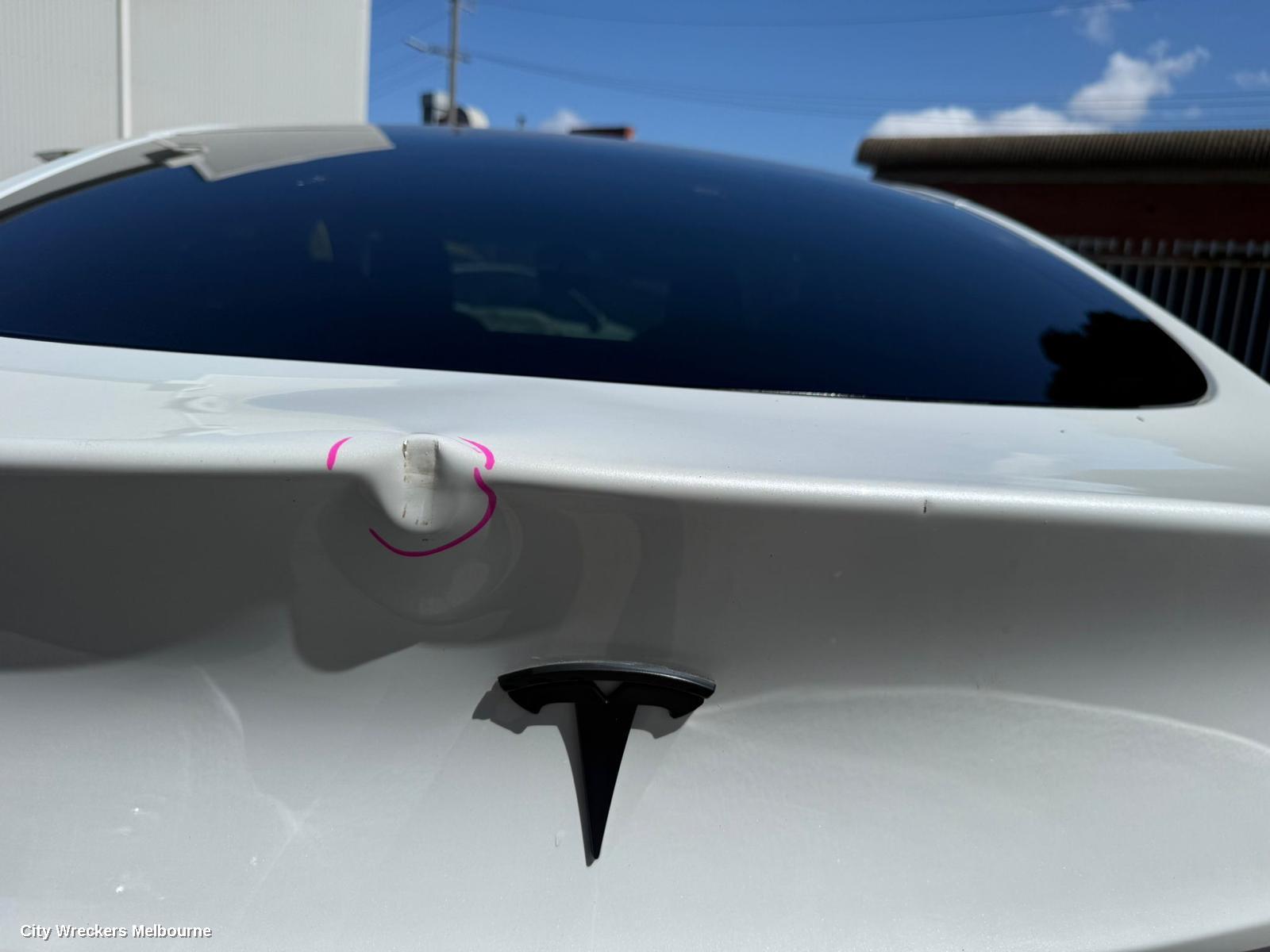 TESLA MODEL Y LEFT FRONT DOOR, 1ST GEN, 03/2022 ONWARDS