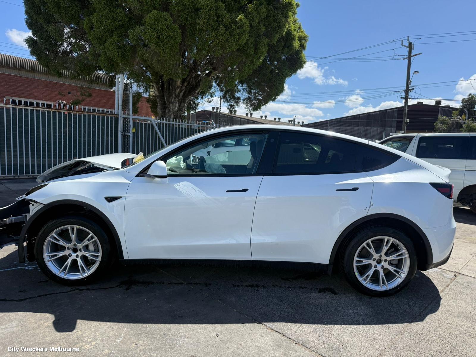 TESLA MODEL Y LEFT FRONT DOOR, 1ST GEN, 03/2022 ONWARDS