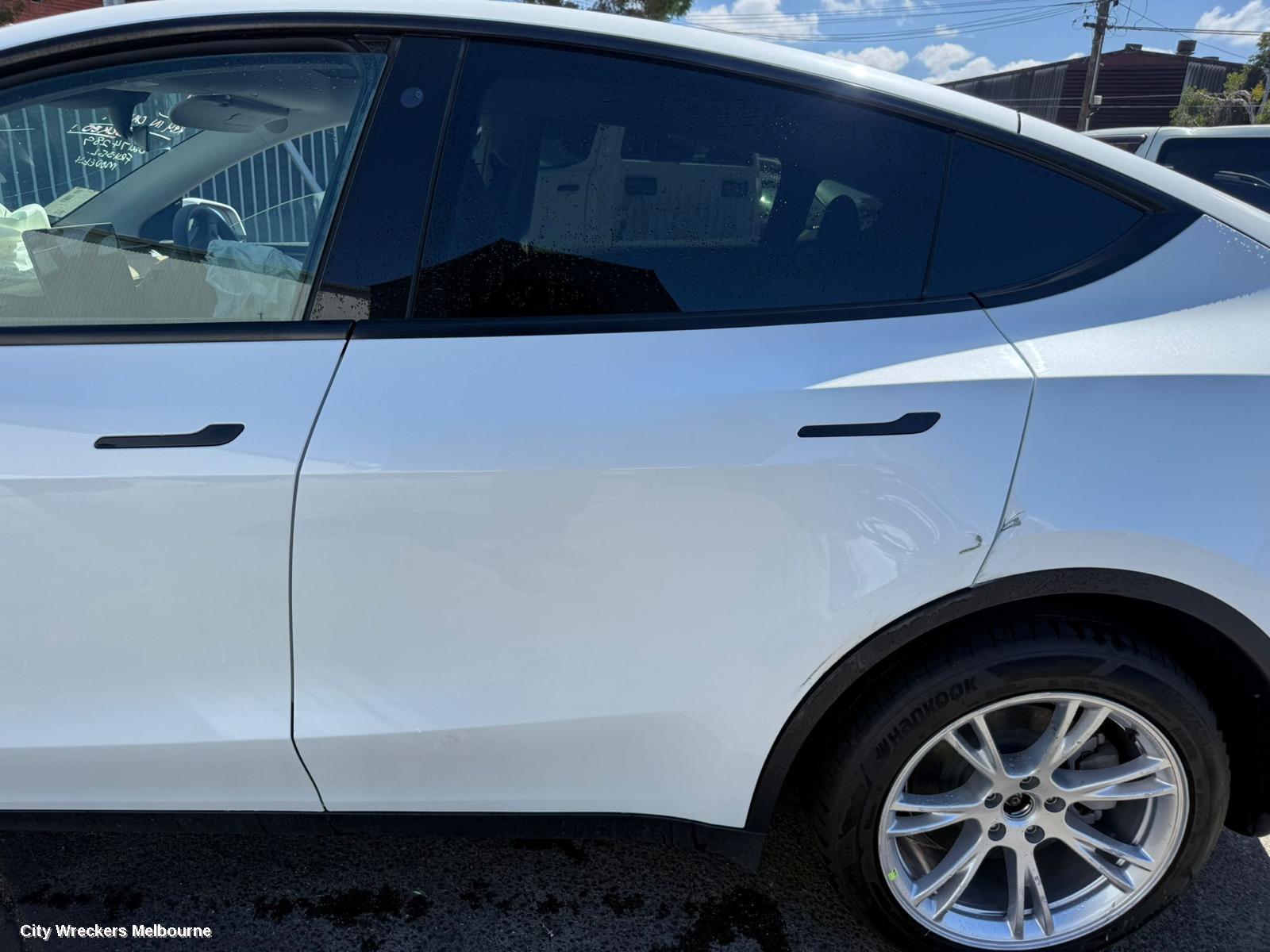 TESLA MODEL Y LEFT FRONT DOOR, 1ST GEN, 03/2022 ONWARDS