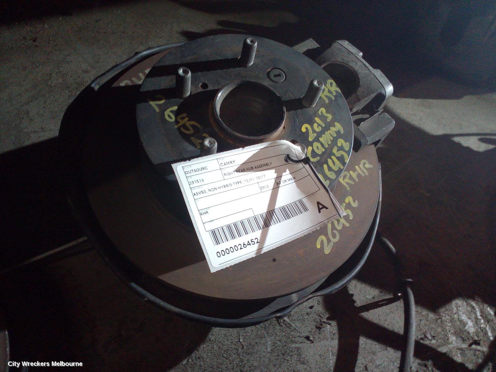 TOYOTA CAMRY RIGHT REAR HUB ASSEMBLY, AVV50, HYBRID TYPE, 03/2012 - 10/2017