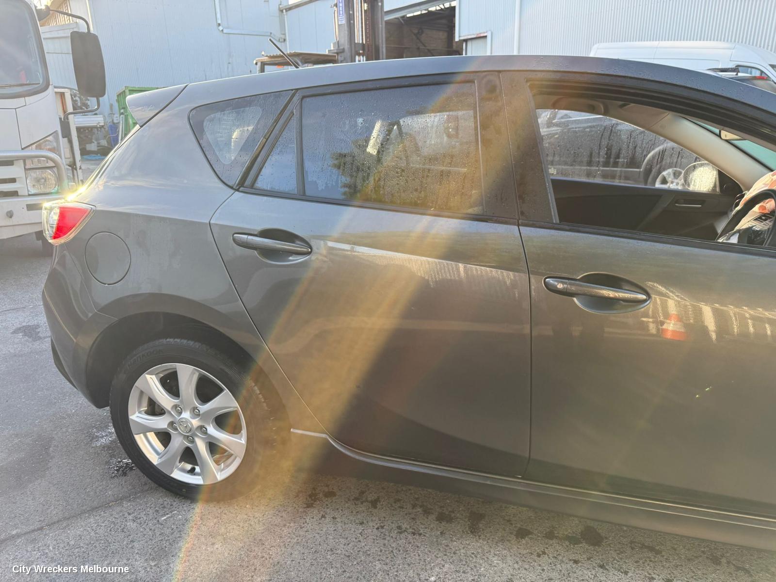 MAZDA 3 PARCEL SHELF CARGO BLIND, BL, HATCH, 04/2009 - 10/2013
