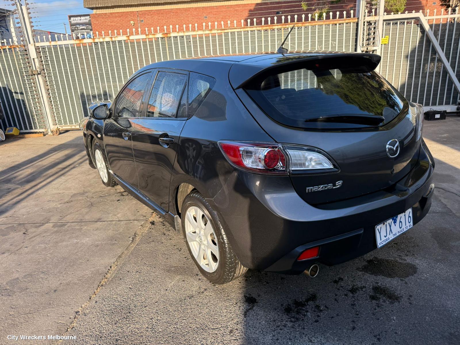 MAZDA 3 PARCEL SHELF CARGO BLIND, BL, HATCH, 04/2009 - 10/2013