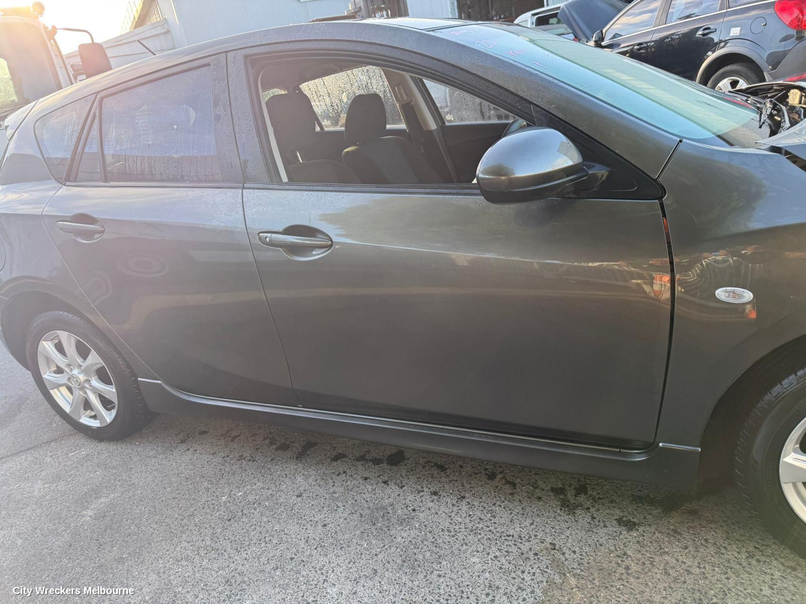 MAZDA 3 PARCEL SHELF CARGO BLIND, BL, HATCH, 04/2009 - 10/2013