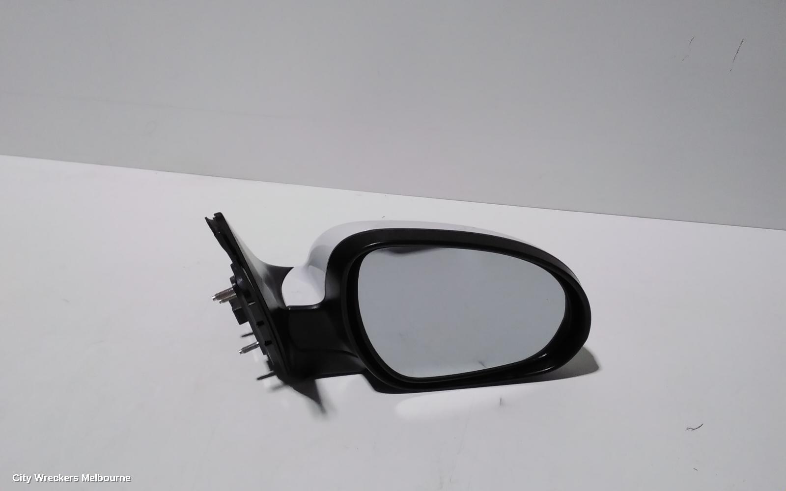 HYUNDAI I30 RIGHT DOOR MIRROR, FD, COLOUR CODED, MANUAL FOLD, NON FLASHER TYPE, 09/2007 - 04/2012
