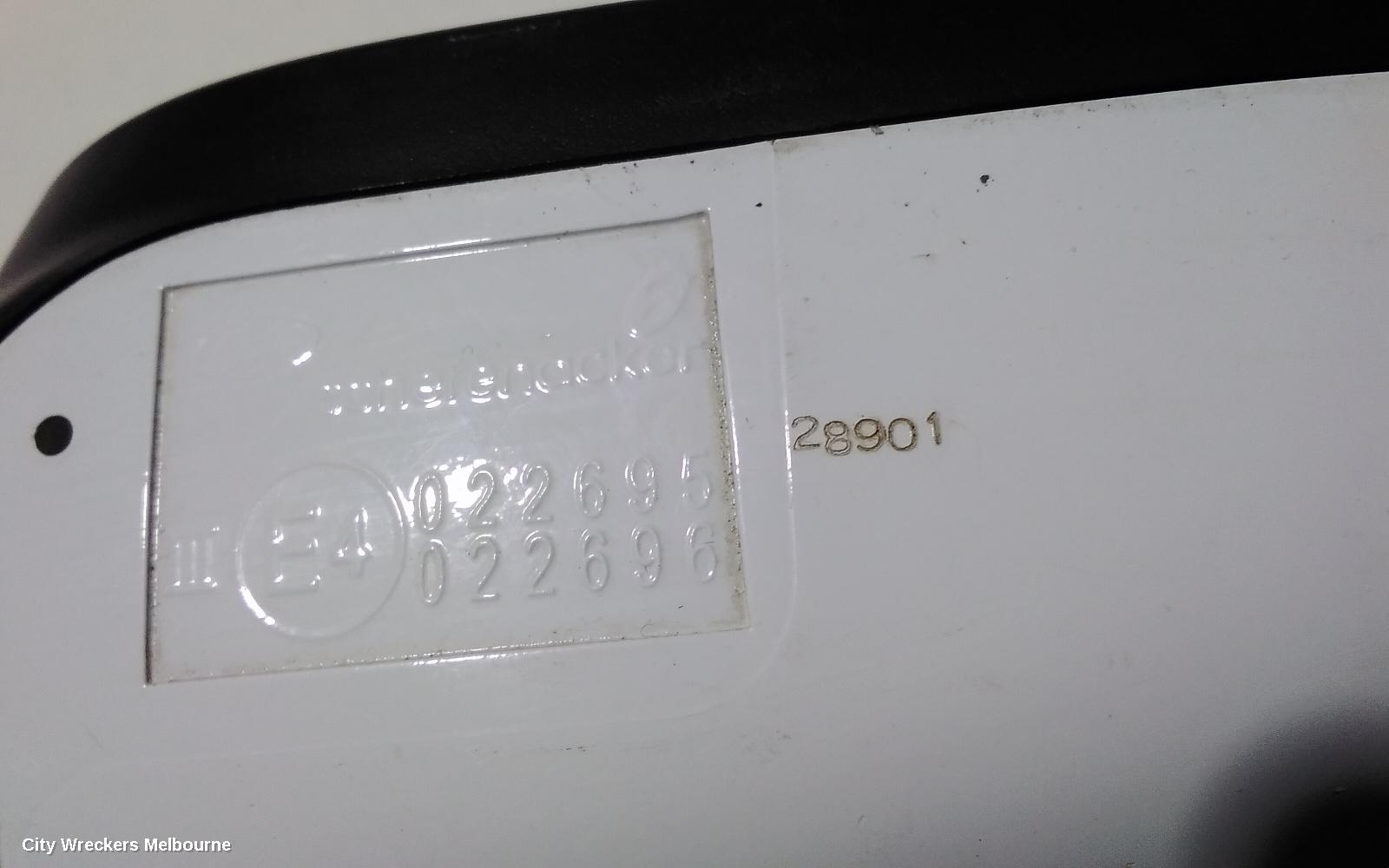 HYUNDAI I30 RIGHT DOOR MIRROR, FD, COLOUR CODED, MANUAL FOLD, NON FLASHER TYPE, 09/2007 - 04/2012
