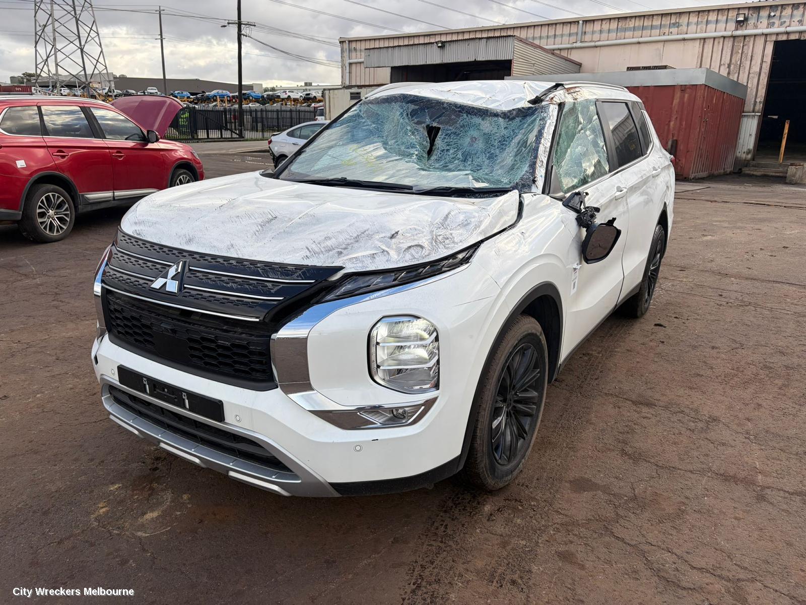 MITSUBISHI OUTLANDER LEFT GUARD LINER, FRONT, ZM, 08/2021 ONWARDS