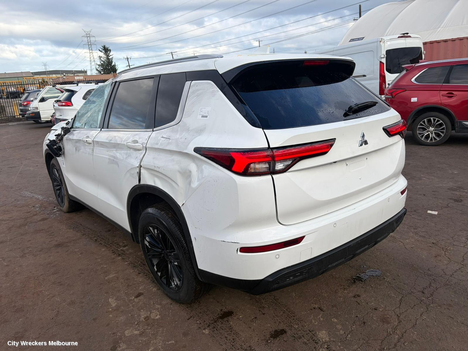 MITSUBISHI OUTLANDER LEFT GUARD LINER, FRONT, ZM, 08/2021 ONWARDS