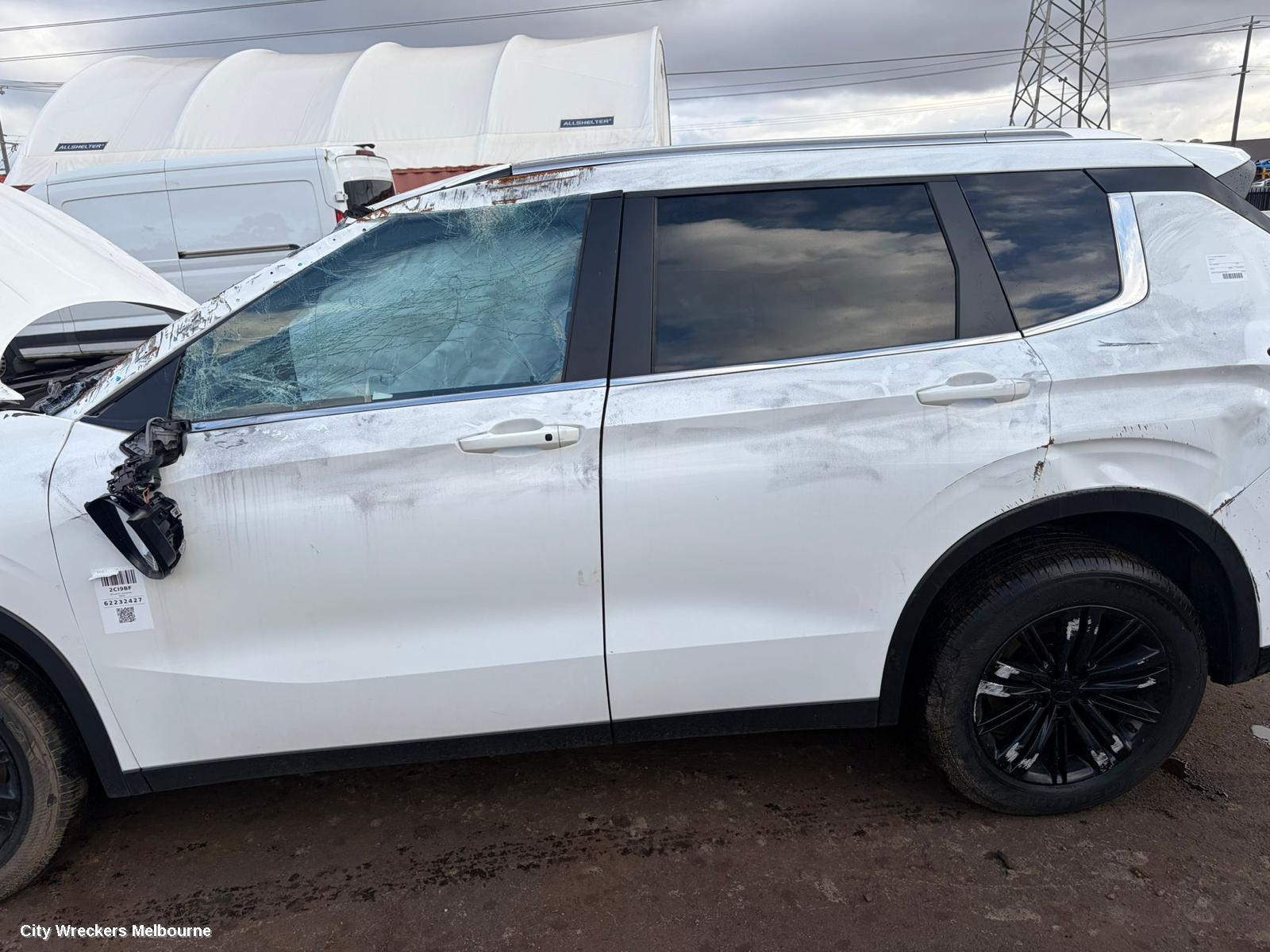 MITSUBISHI OUTLANDER LEFT GUARD LINER, FRONT, ZM, 08/2021 ONWARDS