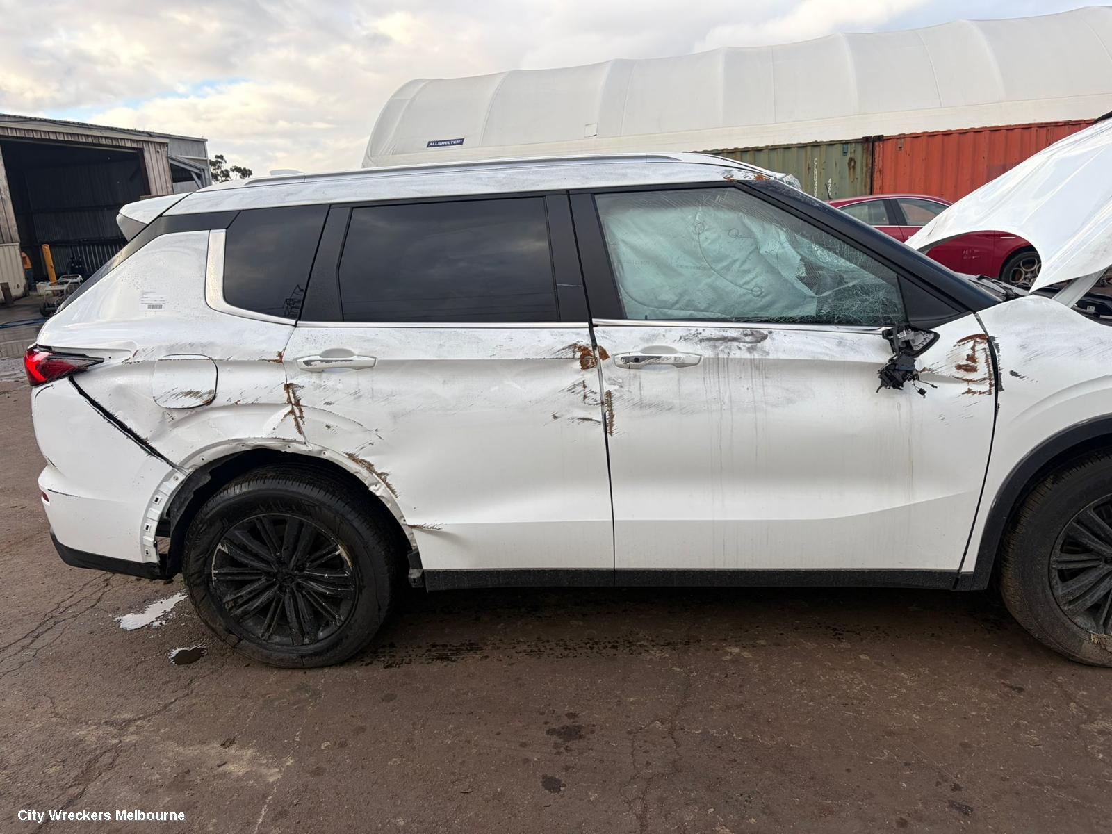 MITSUBISHI OUTLANDER LEFT GUARD LINER, FRONT, ZM, 08/2021 ONWARDS