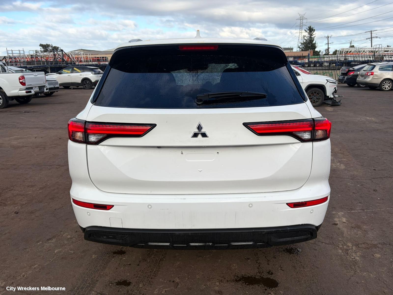 MITSUBISHI OUTLANDER LEFT GUARD LINER, FRONT, ZM, 08/2021 ONWARDS