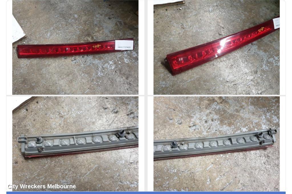 TOYOTA TARAGO REAR GARNISH, TAILGATE GARNISH (CENTRE), ACR50R, 03/2006 - 06/2020