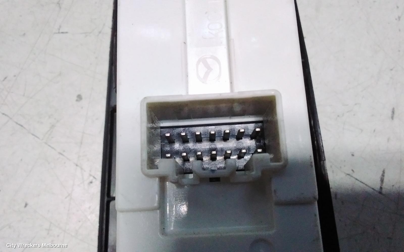 MAZDA 3 PWR DR WIND SWITCH, RH FRONT (MASTER SWITCH), NON FOLDING TYPE, BL, 04/2009 - 10/2013