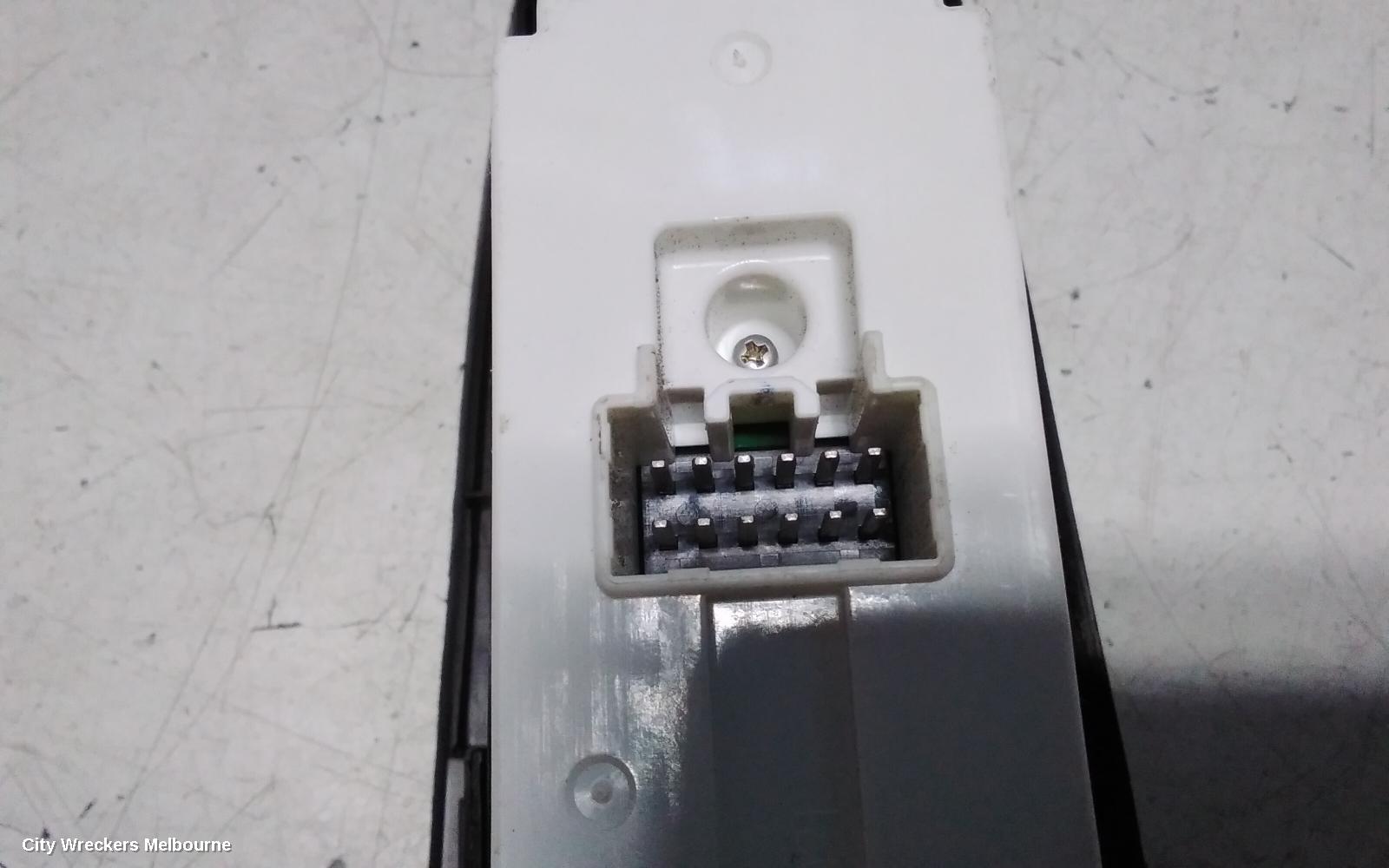 MAZDA 3 PWR DR WIND SWITCH, RH FRONT (MASTER SWITCH), NON FOLDING TYPE, BL, 04/2009 - 10/2013
