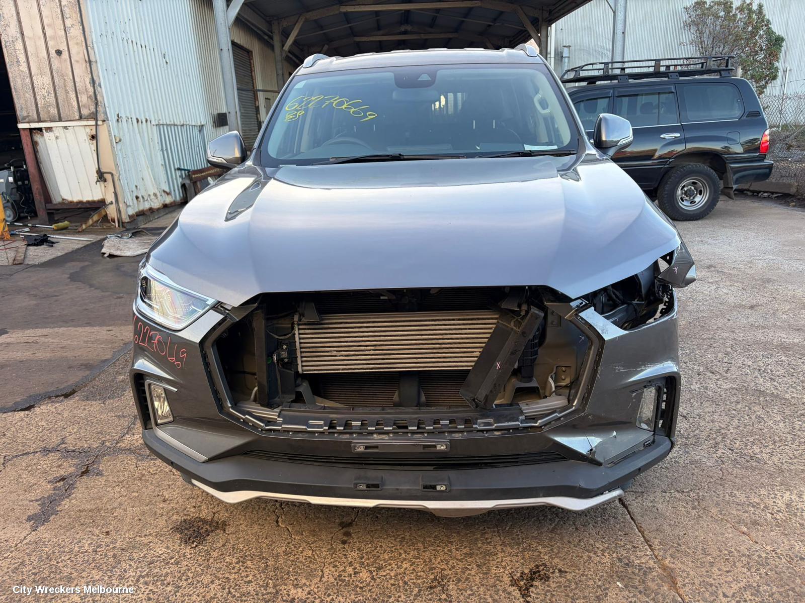 LDV D90 LEFT GUARD LINER, SV9A, FRONT, 11/2017 ONWARDS