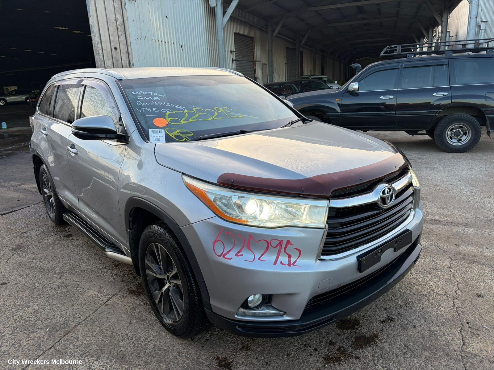 TOYOTA KLUGER LEFT FRONT HUB ASSEMBLY, GSU50/GSU55, 12/2013 - 02/2021