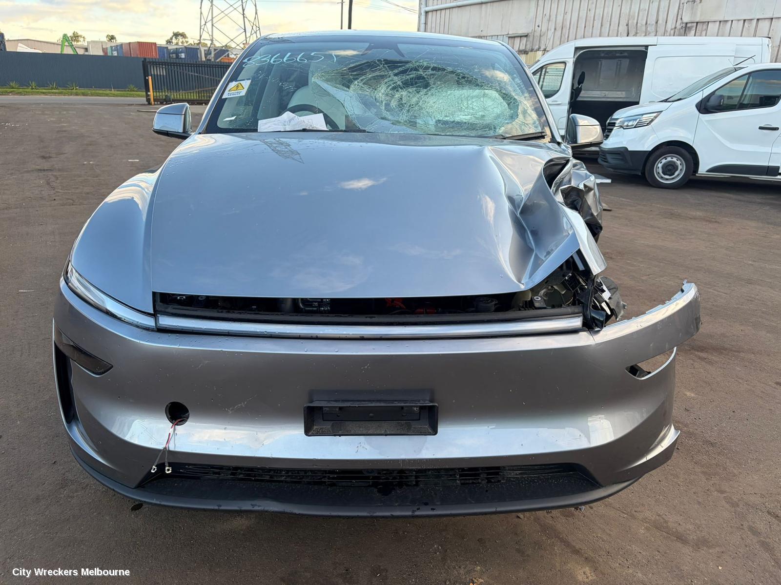 TESLA MODEL Y LEFT TAILLIGHT
