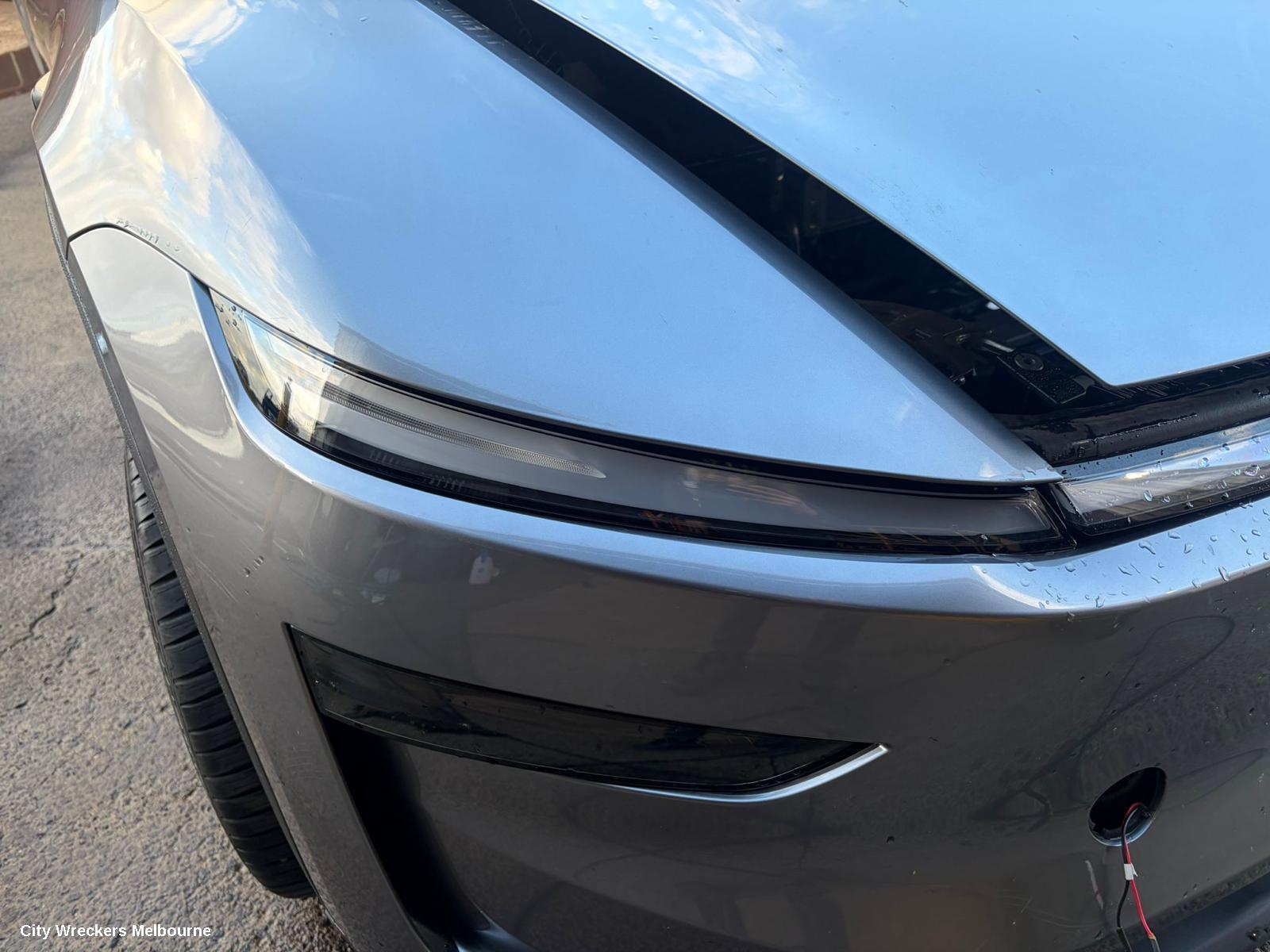 TESLA MODEL Y LEFT TAILLIGHT