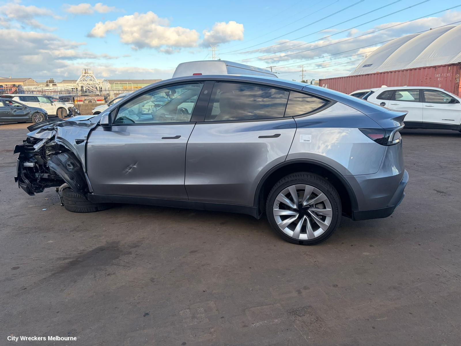 TESLA MODEL Y LEFT TAILLIGHT