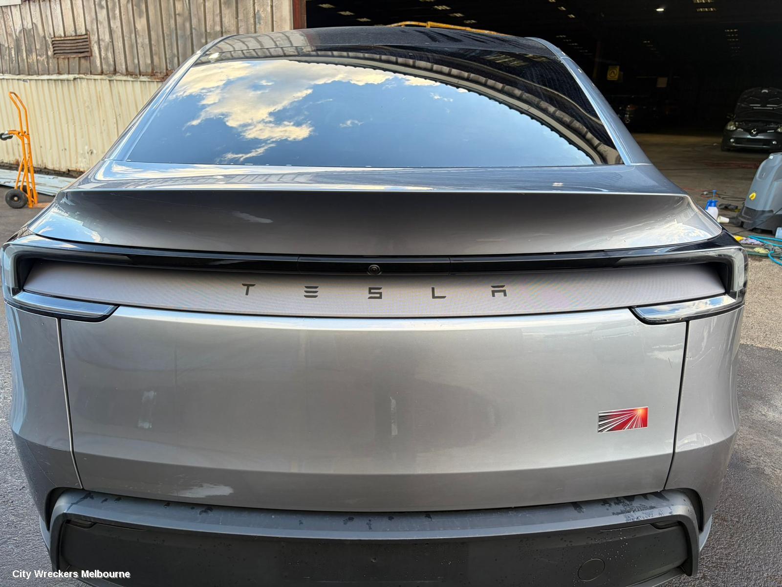 TESLA MODEL Y LEFT TAILLIGHT