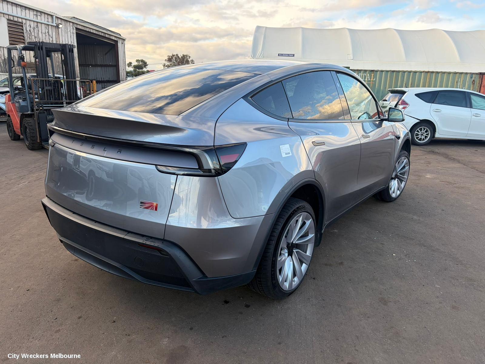 TESLA MODEL Y LEFT TAILLIGHT