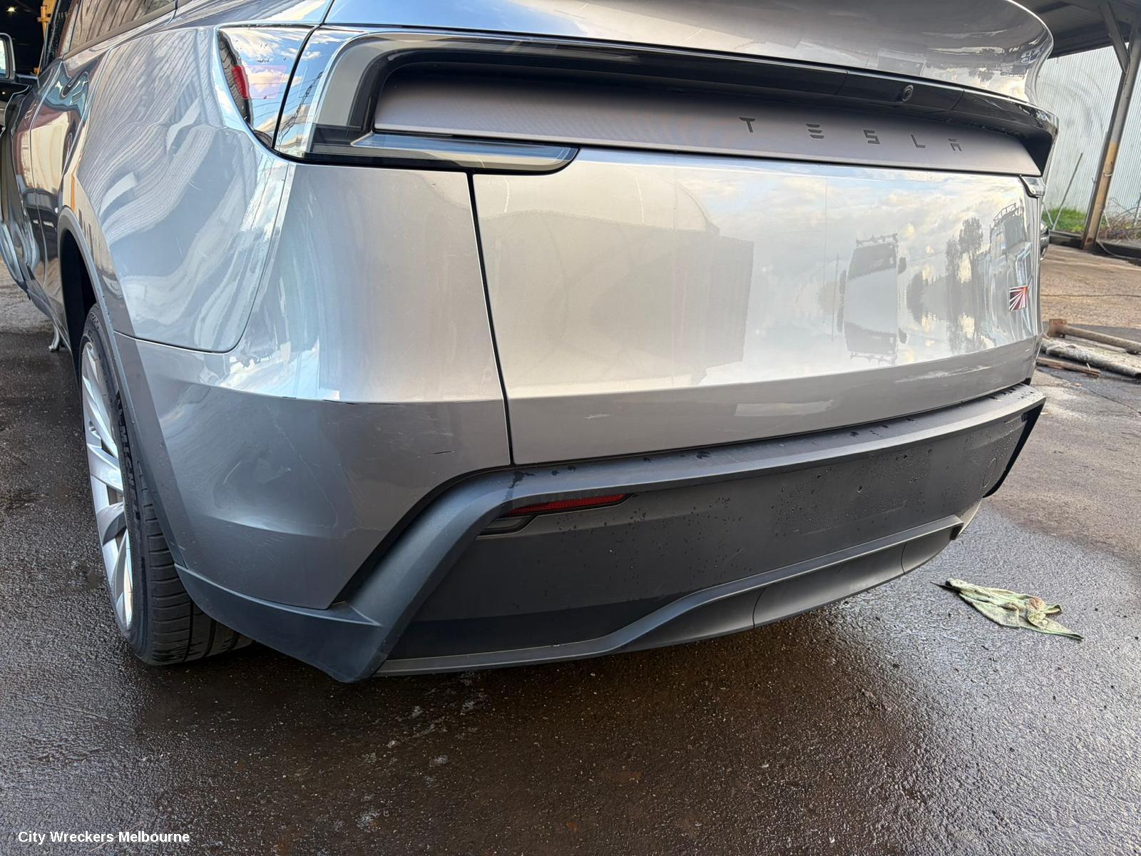 TESLA MODEL Y LEFT TAILLIGHT