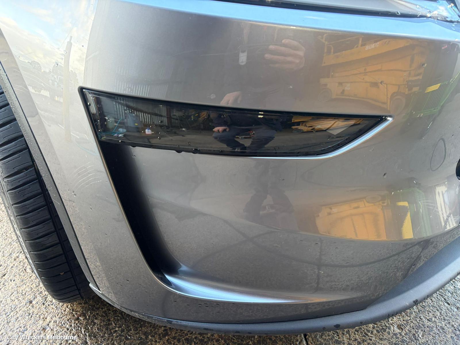 TESLA MODEL Y LEFT TAILLIGHT