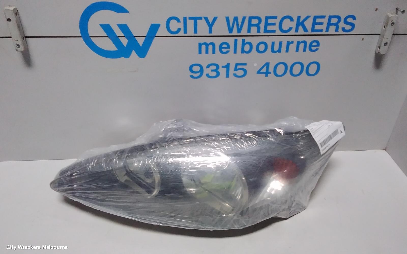 TOYOTA CAMRY LEFT HEADLAMP, SK36, SPORTIVO, BLACK INSERT TYPE, 08/2002 - 09/2004