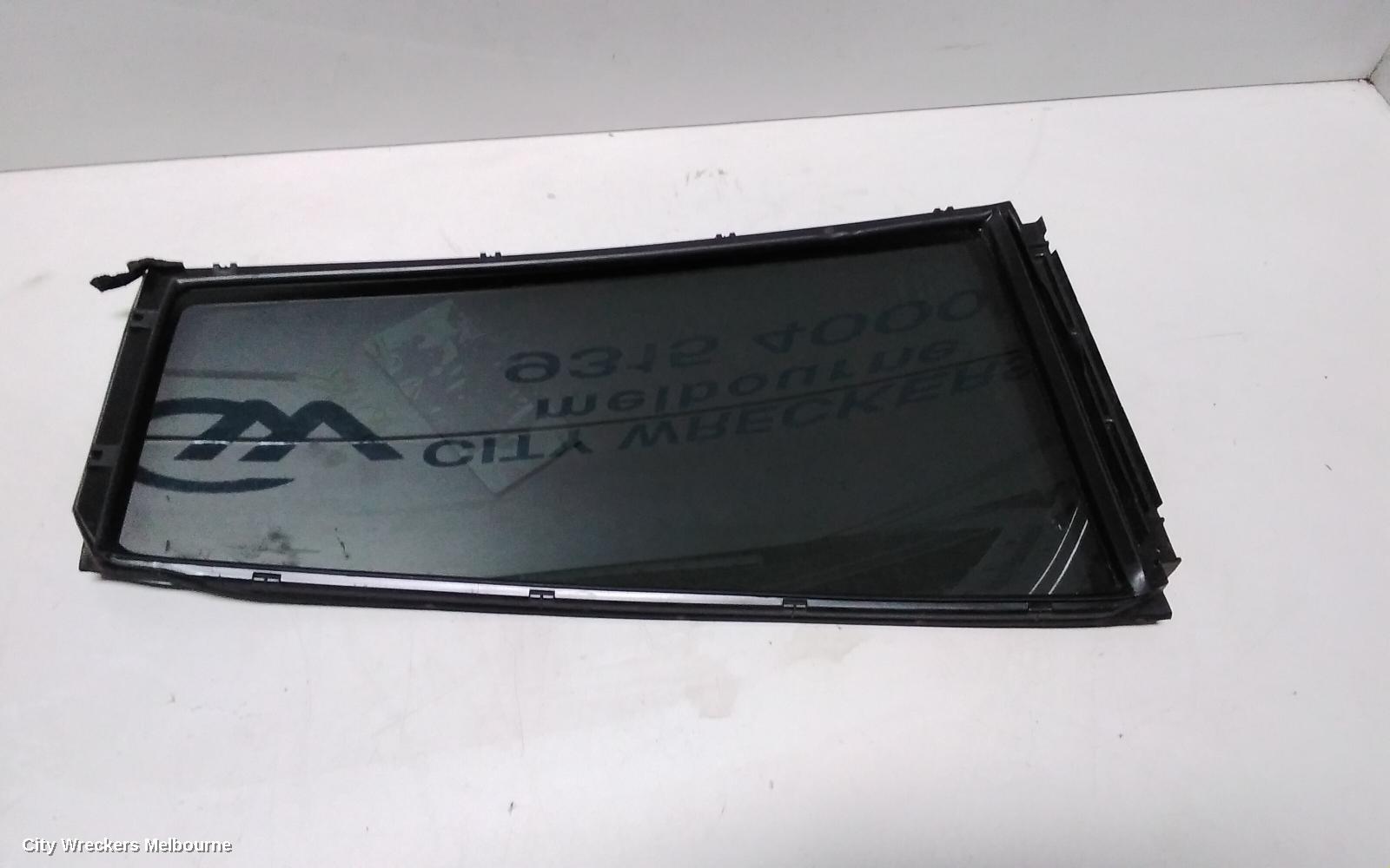 TOYOTA KLUGER RIGHT REAR 1/4 DOOR GLASS, GSU40-GSU45, 05/2007 - 02/2014
