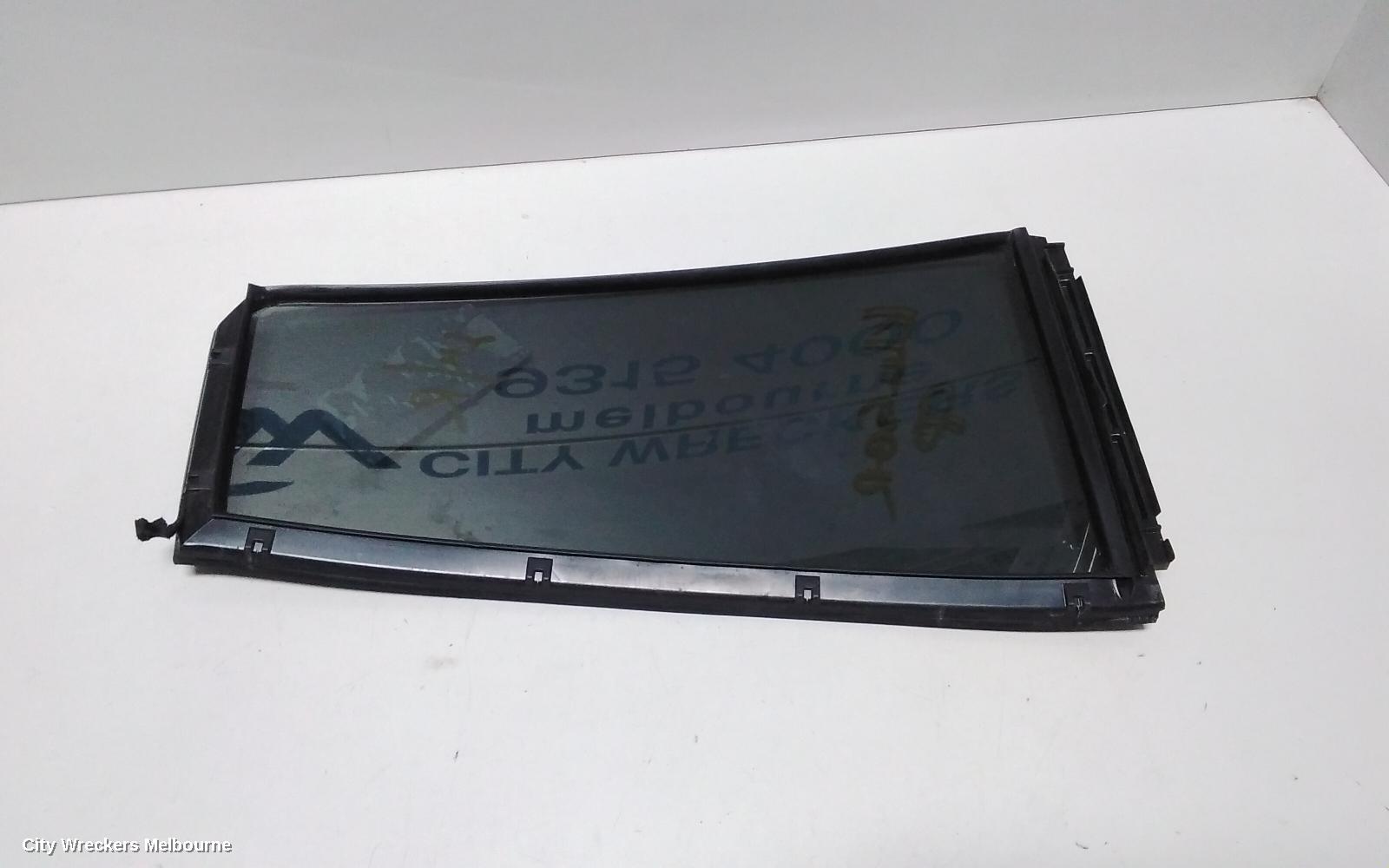 TOYOTA KLUGER LEFT REAR 1/4 DOOR GLASS, GSU40-GSU45, 05/2007 - 02/2014