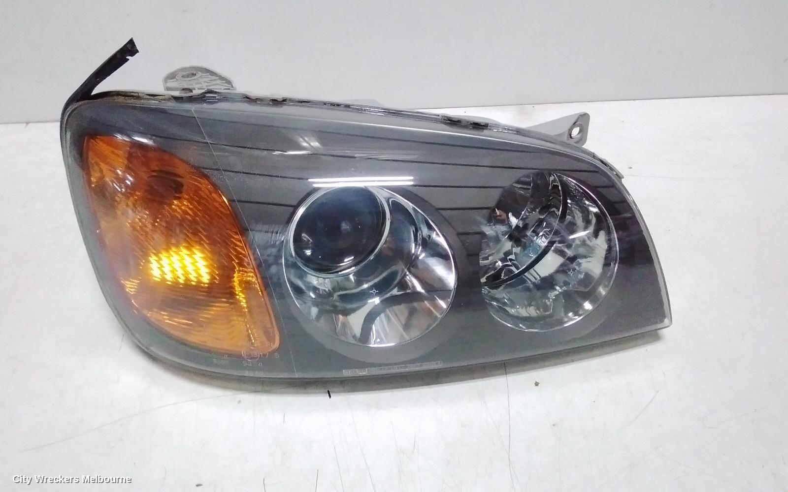 HYUNDAI GRANDEUR RIGHT HEADLAMP, XG, BLACK INSERT, 10/1999 - 07/2002