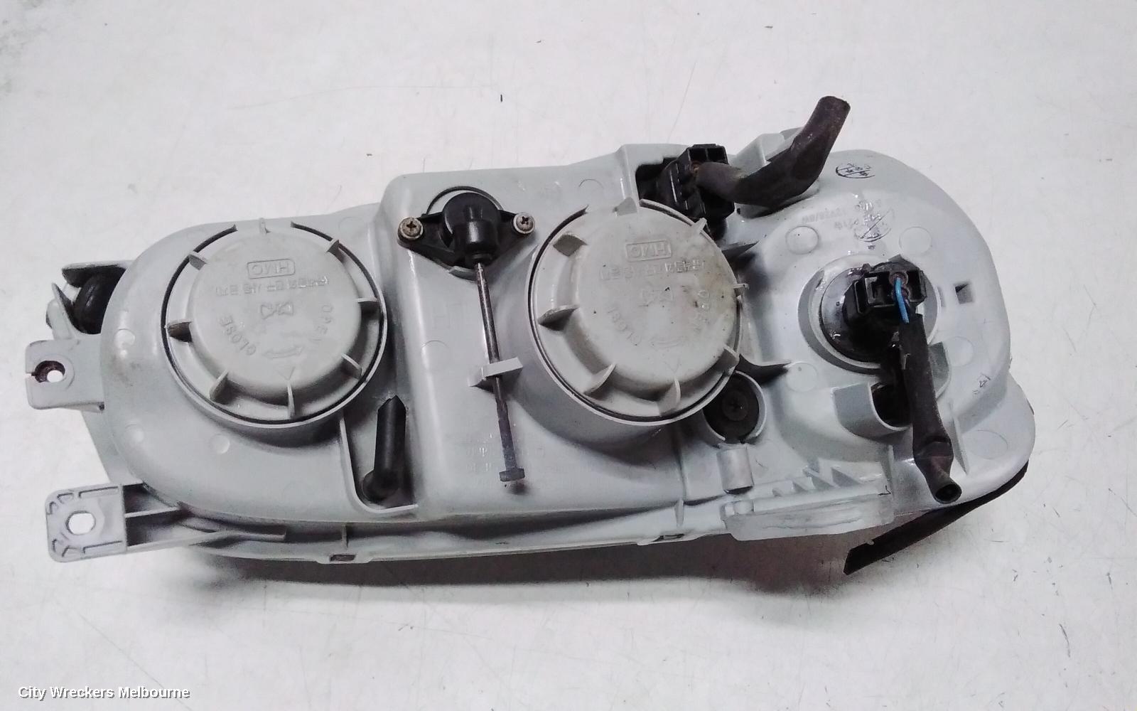 HYUNDAI GRANDEUR LEFT HEADLAMP, XG, BLACK INSERT, 10/1999 - 07/2002