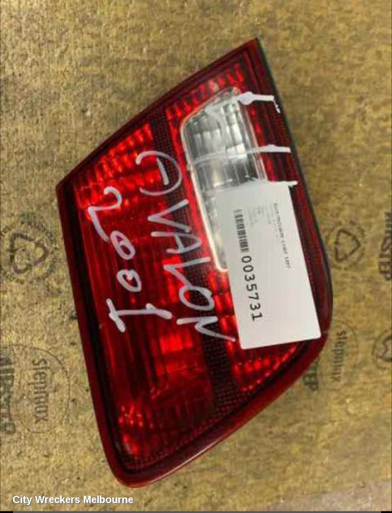 TOYOTA AVALON REAR GARNISH, BOOTLID LAMP (LH SIDE), MCX10R, 07/2000 - 09/2003