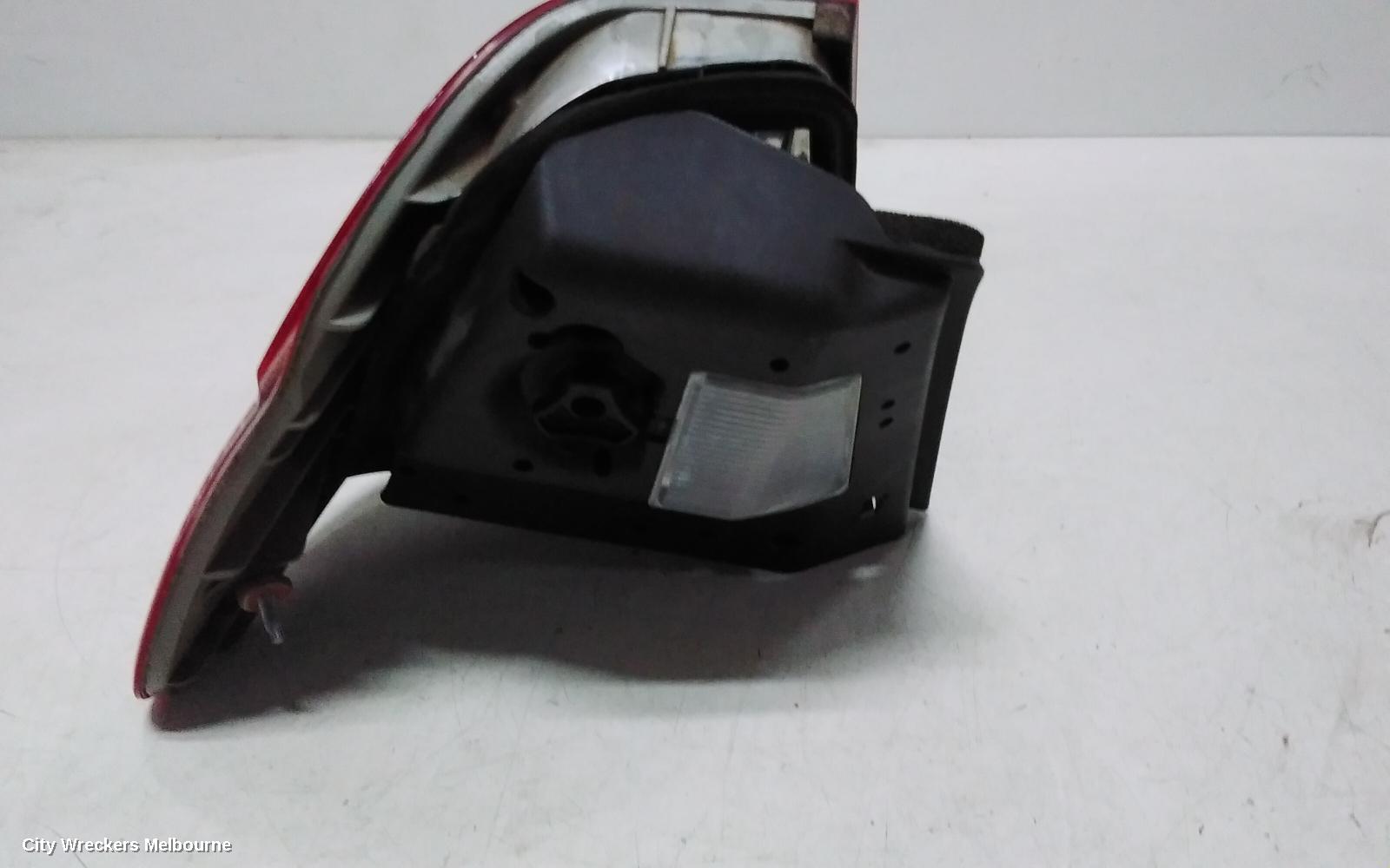 BMW 3 SERIES RIGHT TAILLIGHT, E46, SEDAN, CLEAR FLASHER TYPE, 10/2001 - 01/2005