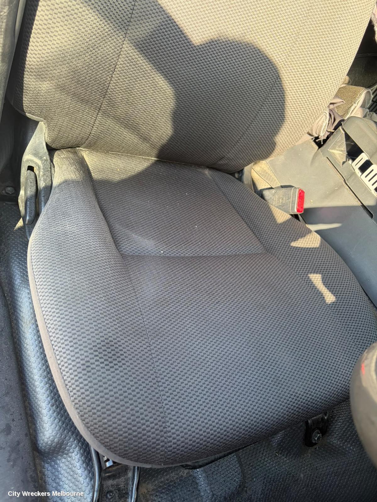 TOYOTA HIACE, TRH/KDH 03/2005 - 04/2019, SHELVING !!