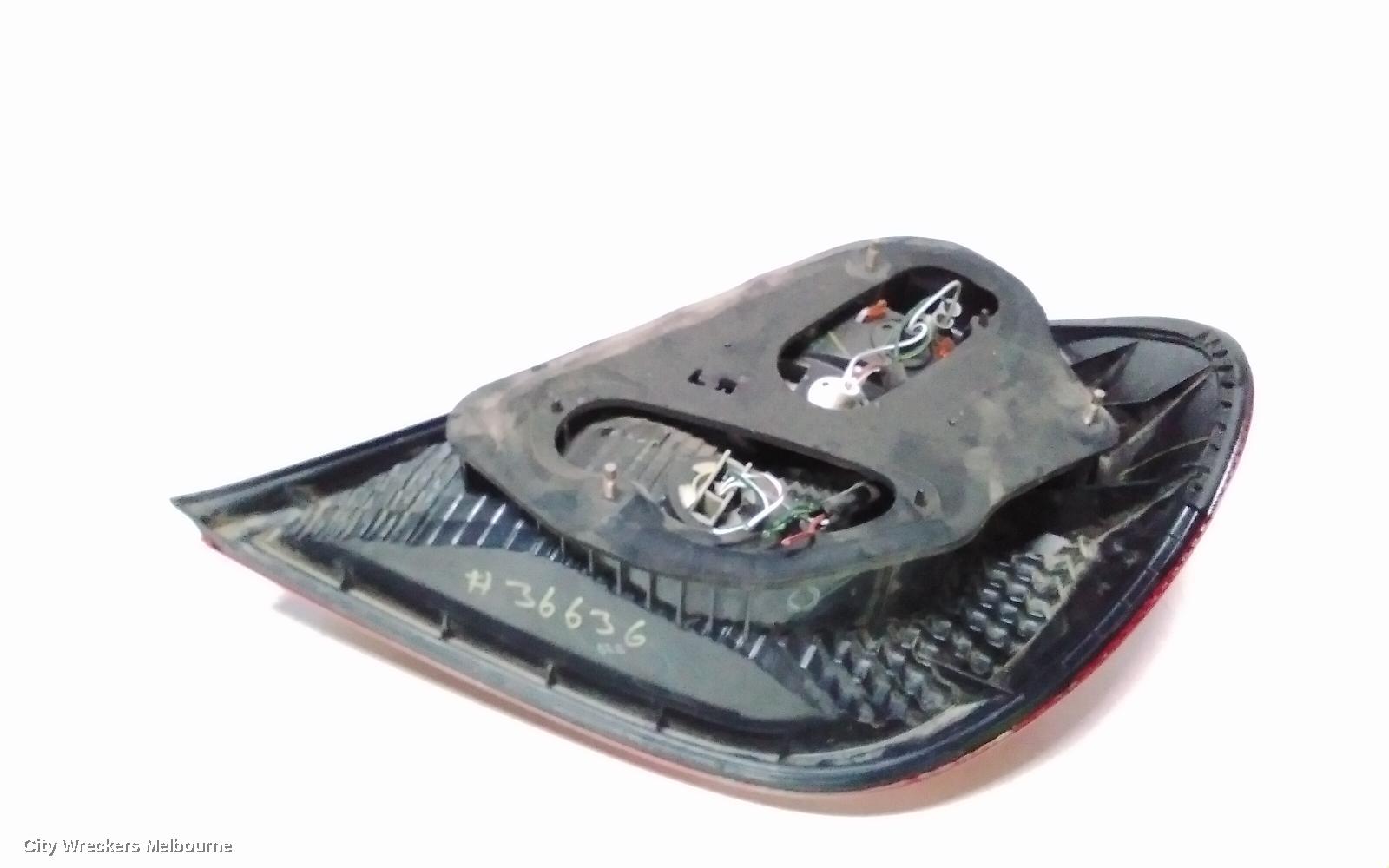 TOYOTA CAMRY LEFT TAILLIGHT, SK36, REVERSE LAMP IN CENTRE, 08/2002 - 09/2004