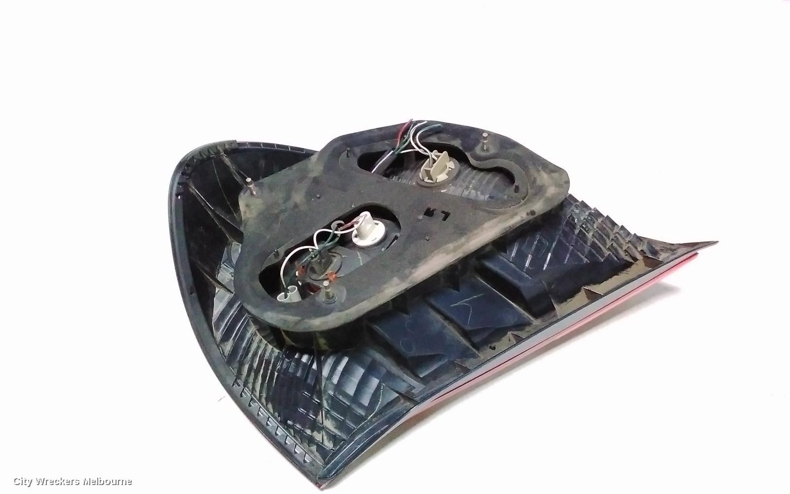 TOYOTA CAMRY LEFT TAILLIGHT, SK36, REVERSE LAMP IN CENTRE, 08/2002 - 09/2004