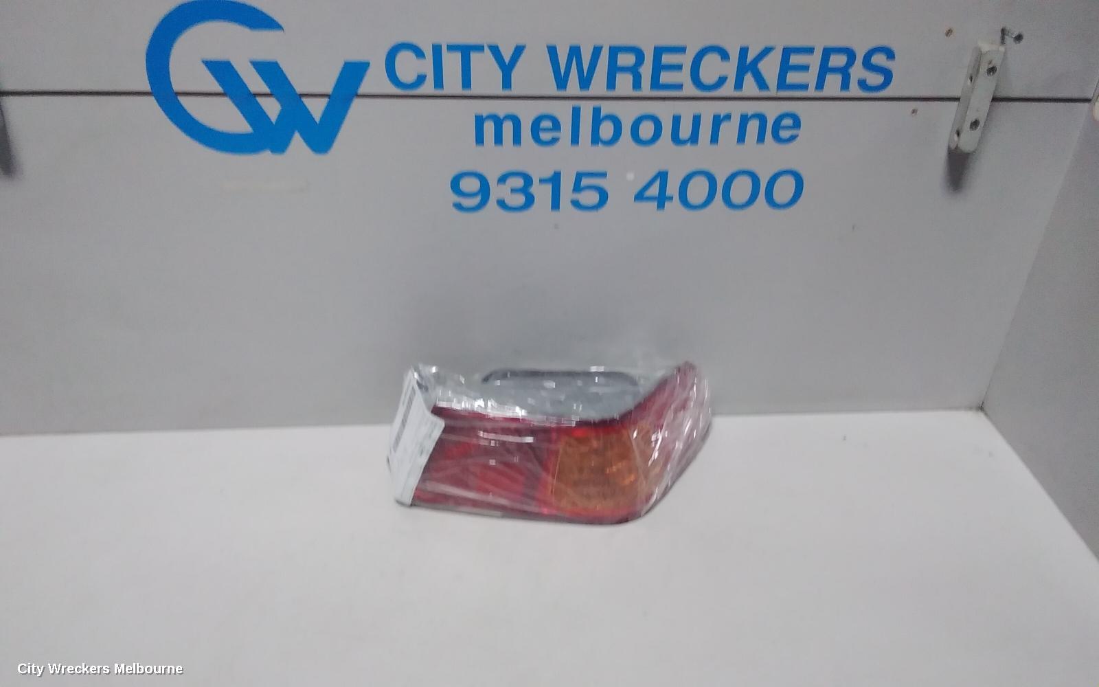 TOYOTA CAMRY RIGHT TAILLIGHT, SK20, SEDAN, 10/2000 - 08/2002