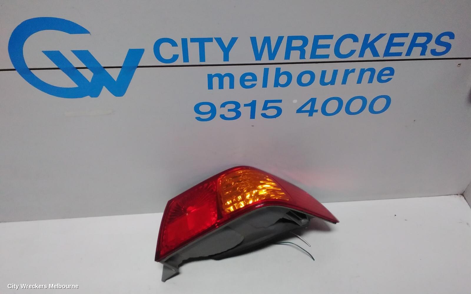 TOYOTA CAMRY RIGHT TAILLIGHT, SK20, SEDAN, 10/2000 - 08/2002