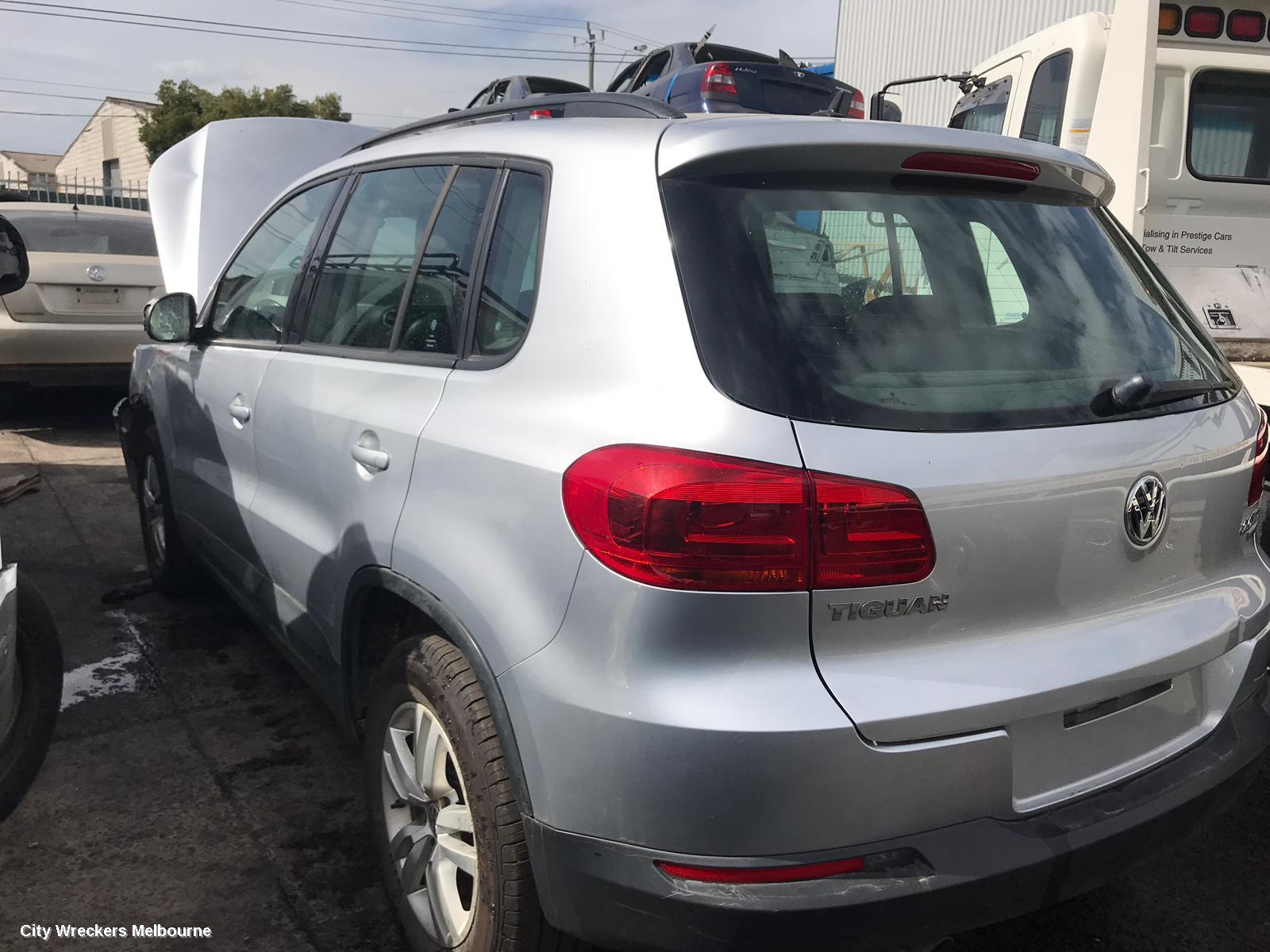 VOLKSWAGEN TIGUAN REAR GARNISH, TAILGATE LAMP (LH SIDE), 5N, 07/2011 - 08/2016