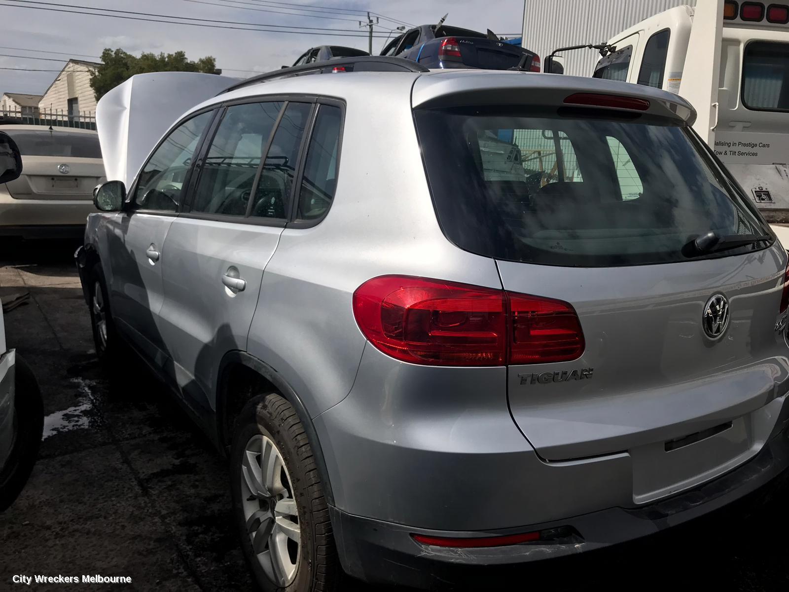 VOLKSWAGEN TIGUAN REAR GARNISH, TAILGATE LAMP (LH SIDE), 5N, 07/2011 - 08/2016