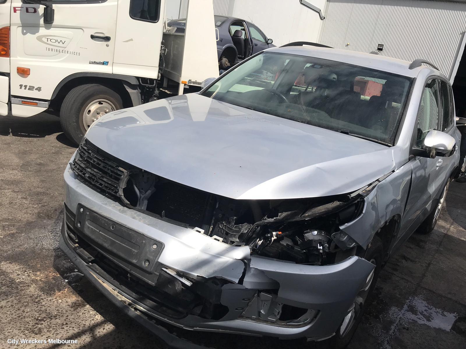 VOLKSWAGEN TIGUAN REAR GARNISH, TAILGATE LAMP (LH SIDE), 5N, 07/2011 - 08/2016