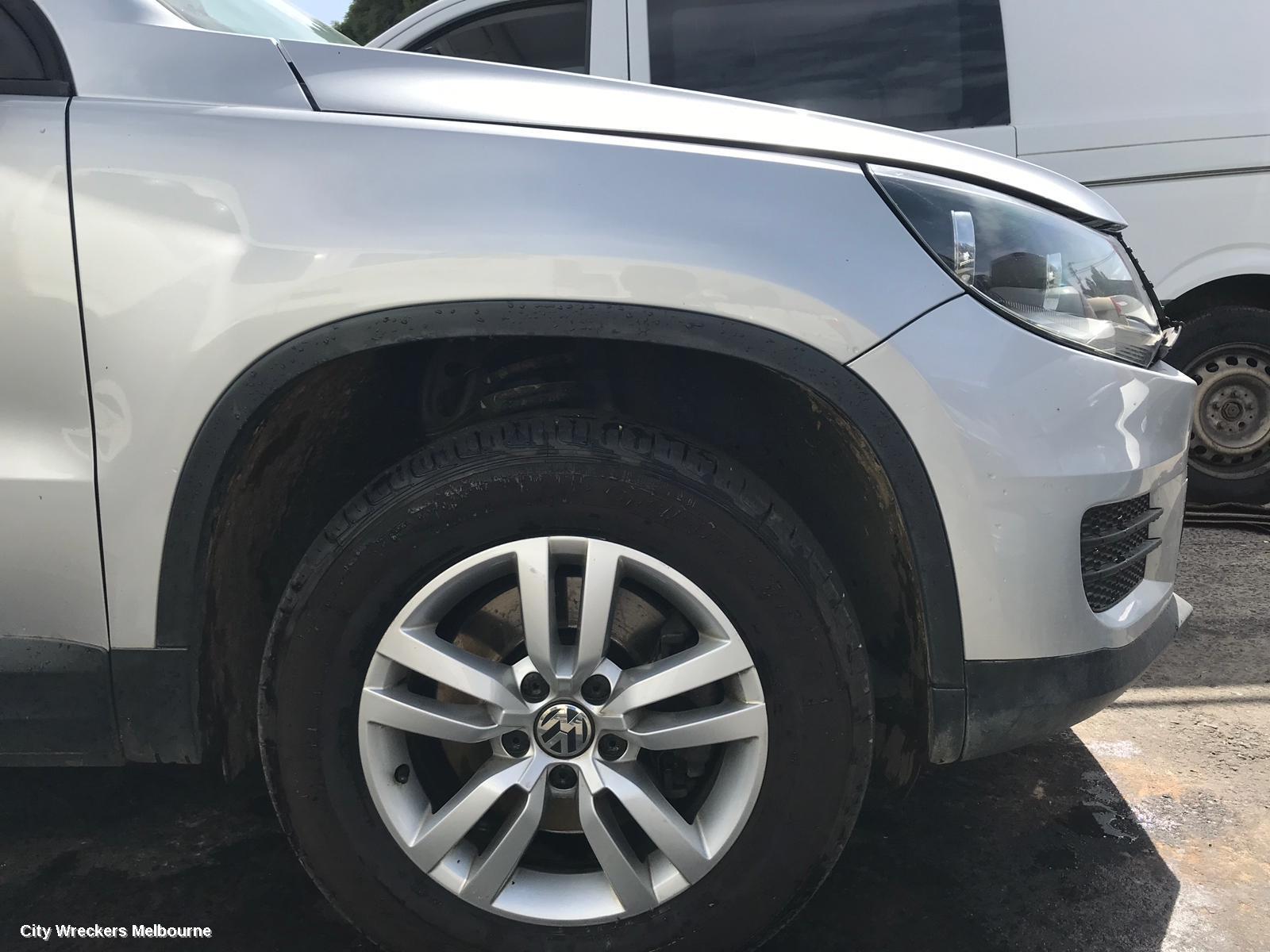 VOLKSWAGEN TIGUAN REAR GARNISH, TAILGATE LAMP (LH SIDE), 5N, 07/2011 - 08/2016