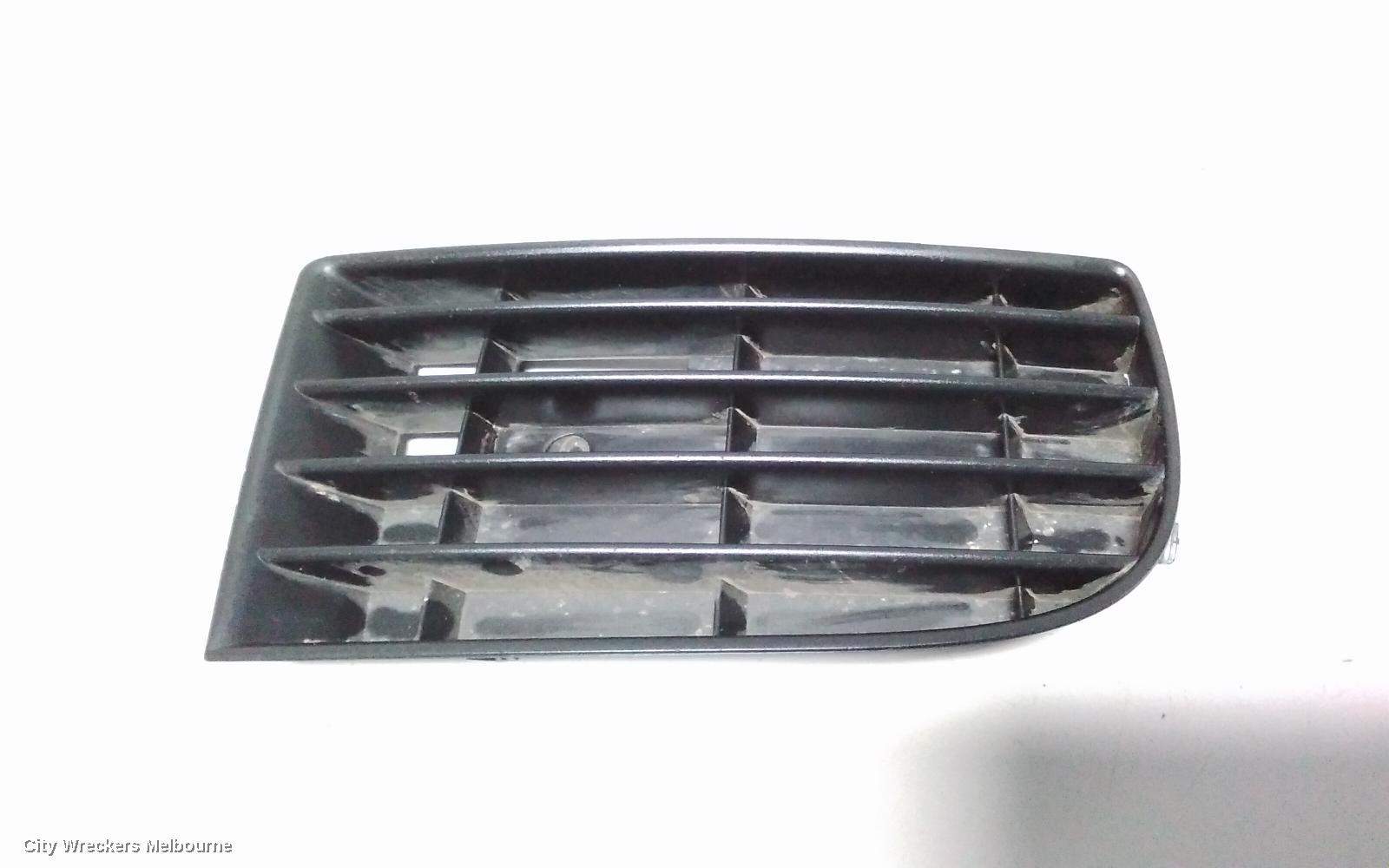 VOLKSWAGEN GOLF RIGHT INDICATOR/FOG/SIDE, BUMPER FOGLAMP SURROUND, GEN 5, 07/2004 - 02/2009