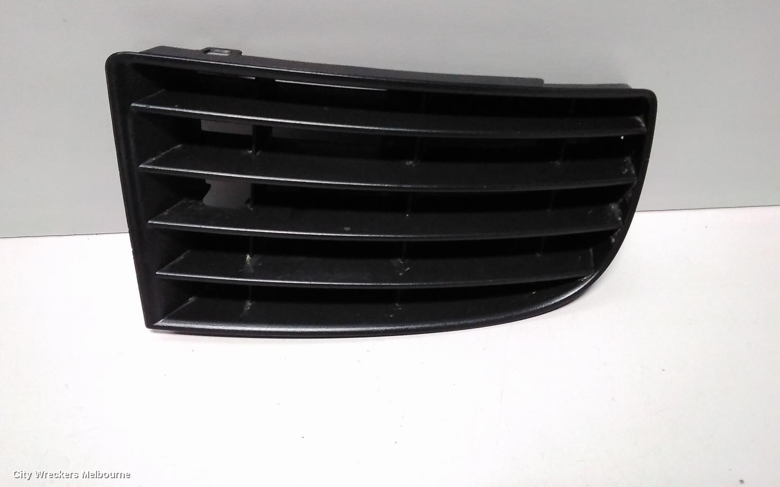 VOLKSWAGEN GOLF RIGHT INDICATOR/FOG/SIDE, BUMPER FOGLAMP SURROUND, GEN 5, 07/2004 - 02/2009