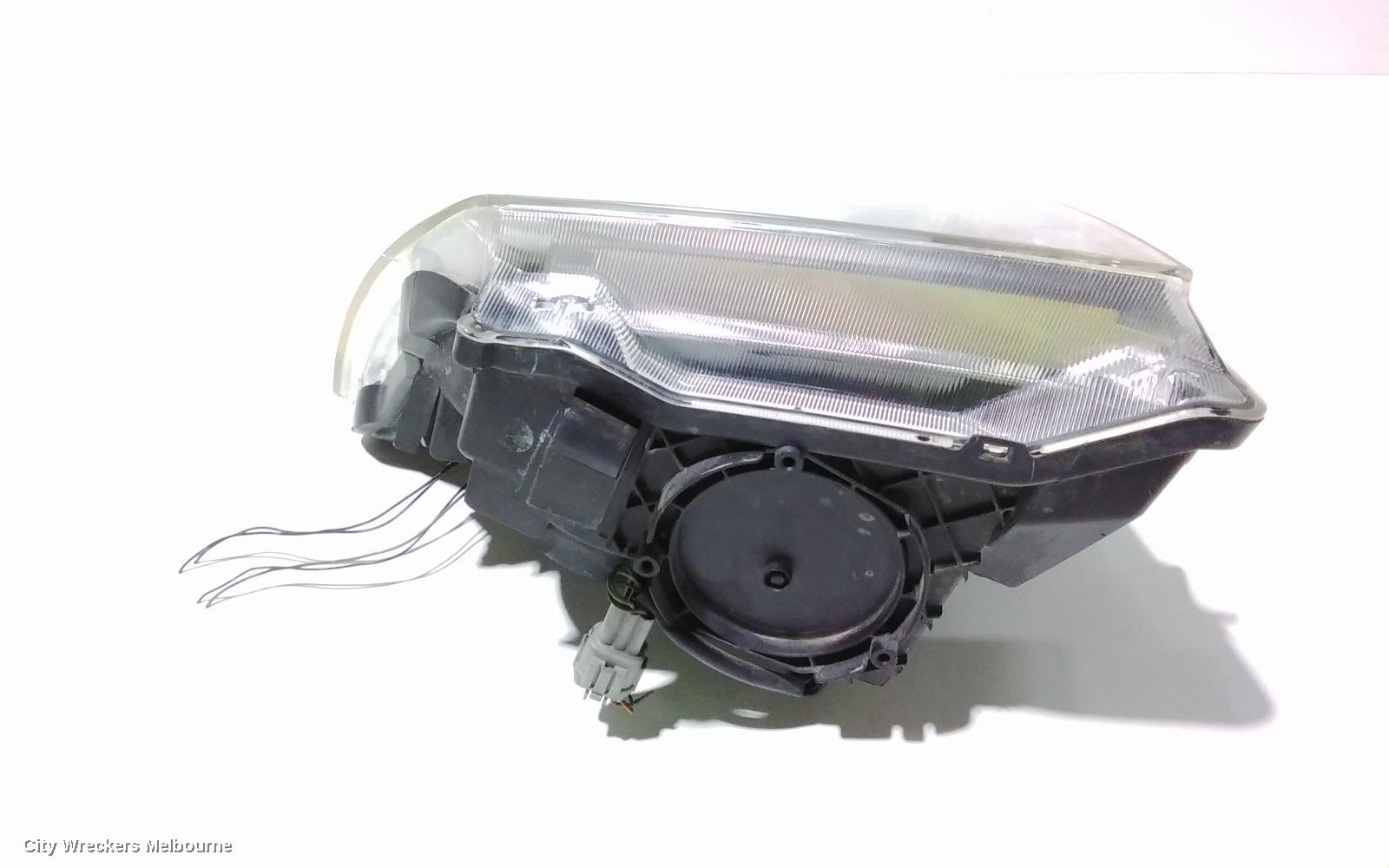 NISSAN NAVARA RIGHT HEADLAMP, D40 (VIN MNT), 09/2005 - 08/2015