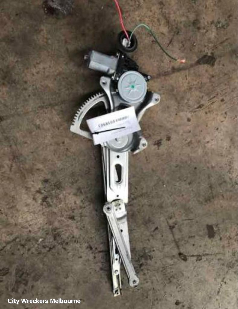 TOYOTA YARIS LEFT FRONT WINDOW REG/MOTOR, NCP13#, 3DR/5DR HATCH, 08/2011 - 12/2019