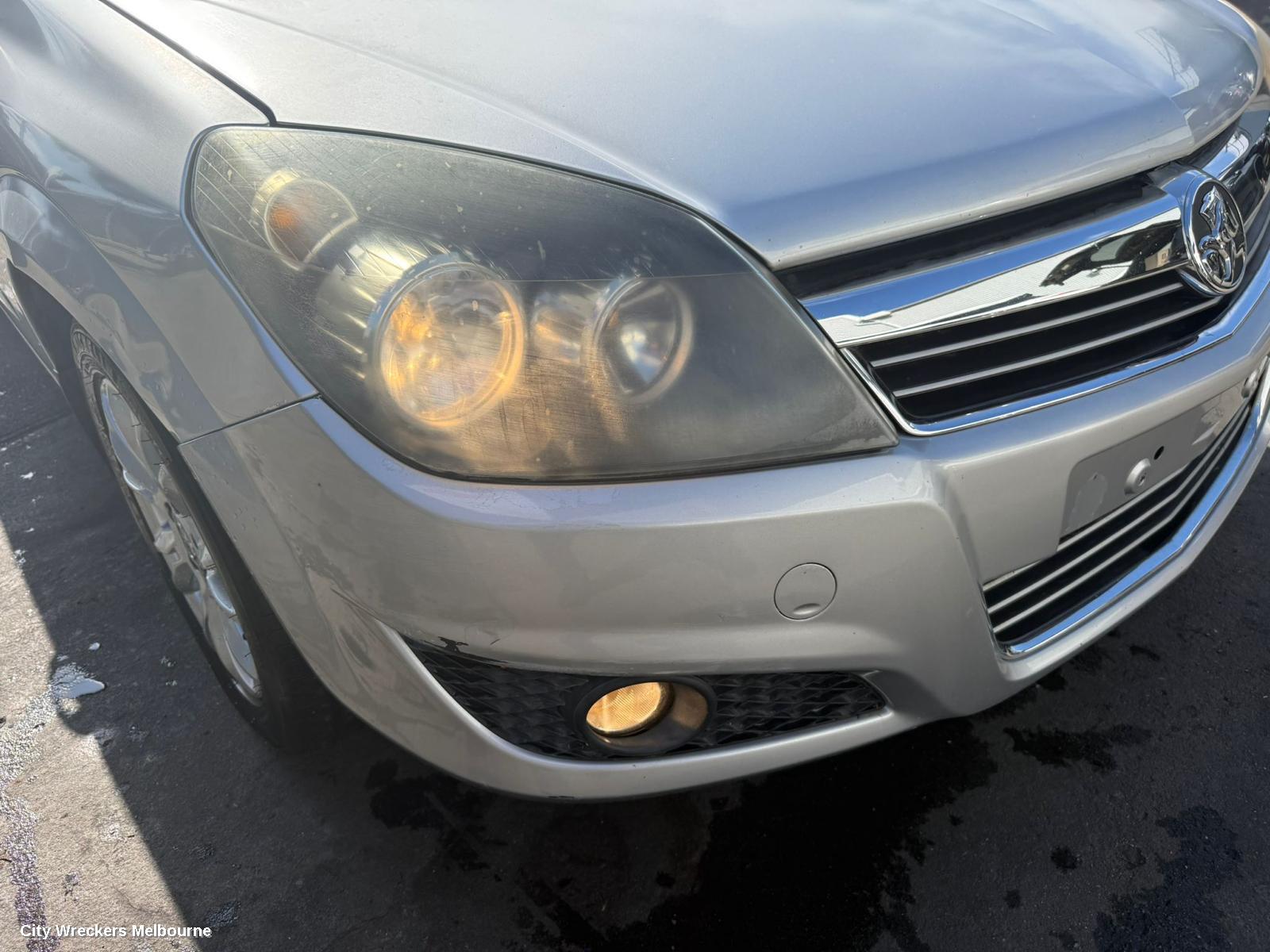 HOLDEN ASTRA RIGHT HEADLAMP, AH, BLACK INSERT TYPE, 10/2004 - 08/2009